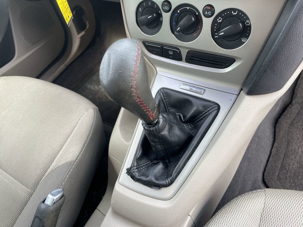 Used 2013 Ford Focus SE FWD image 23