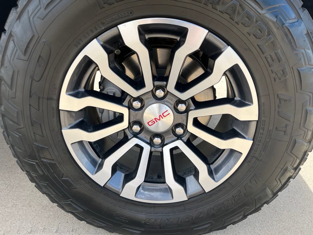 Used 2023 GMC Sierra 1500 AT4 w/ AT4 Premium Package AWD/4WD image 8