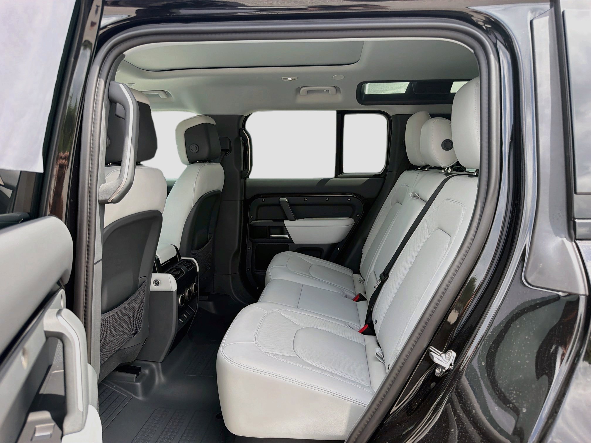 New 2026 Land Rover Defender 110 S AWD/4WD image 21