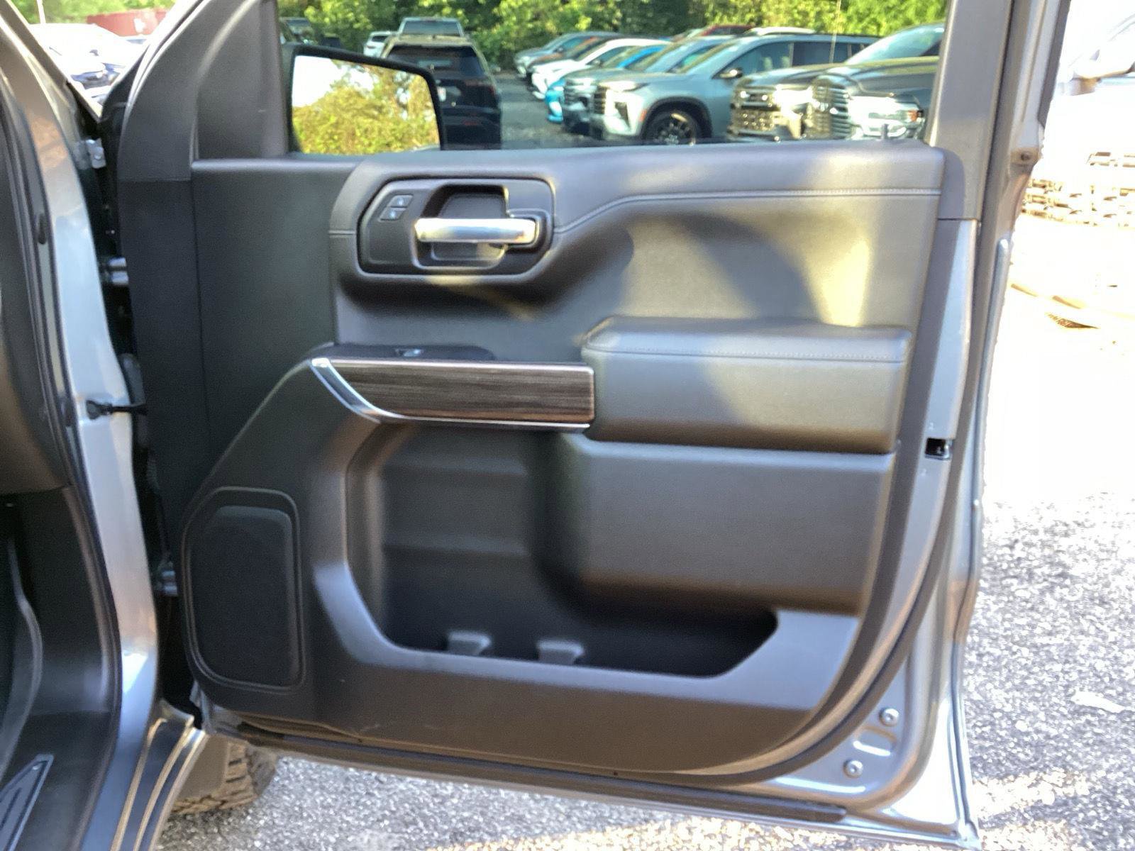 Used 2022 Chevrolet Silverado 1500 LT Trail Boss w/ Bed Protection Package AWD/4WD image 7