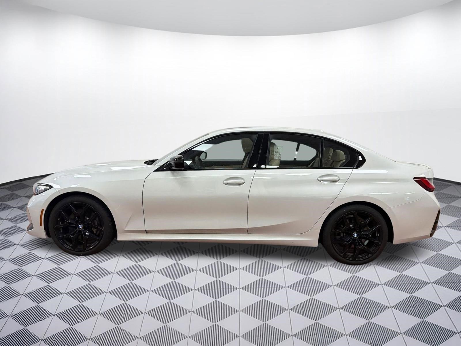 Certified 2025 BMW 330i xDrive Sedan AWD/4WD image 2