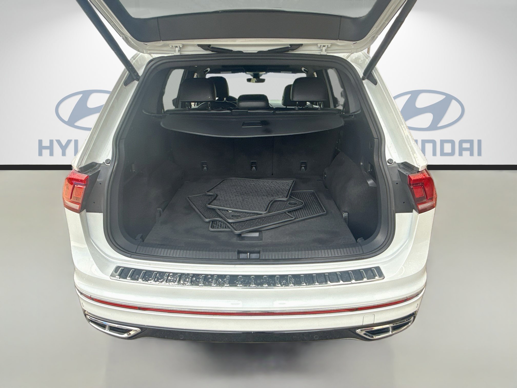 Used 2022 Volkswagen Tiguan SEL R-Line AWD/4WD image 24