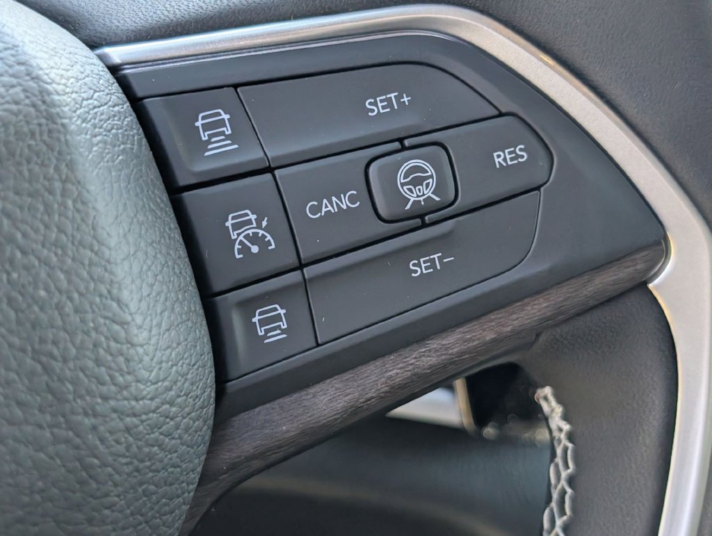 New 2026 Jeep Grand Cherokee Altitude RWD image 15