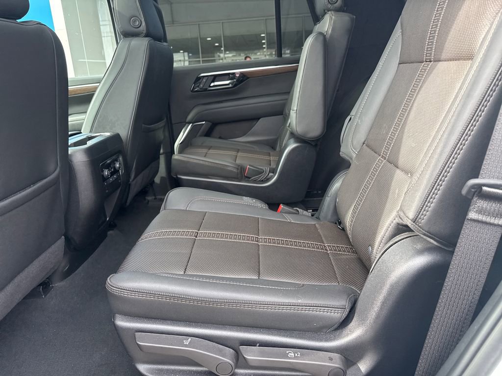 Used 2025 Chevrolet Tahoe High Country image 32