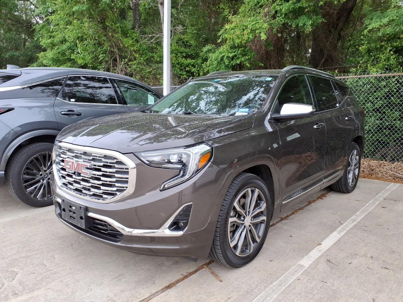 Used 2019 GMC Terrain Denali w/ Advanced Safety Package image 3