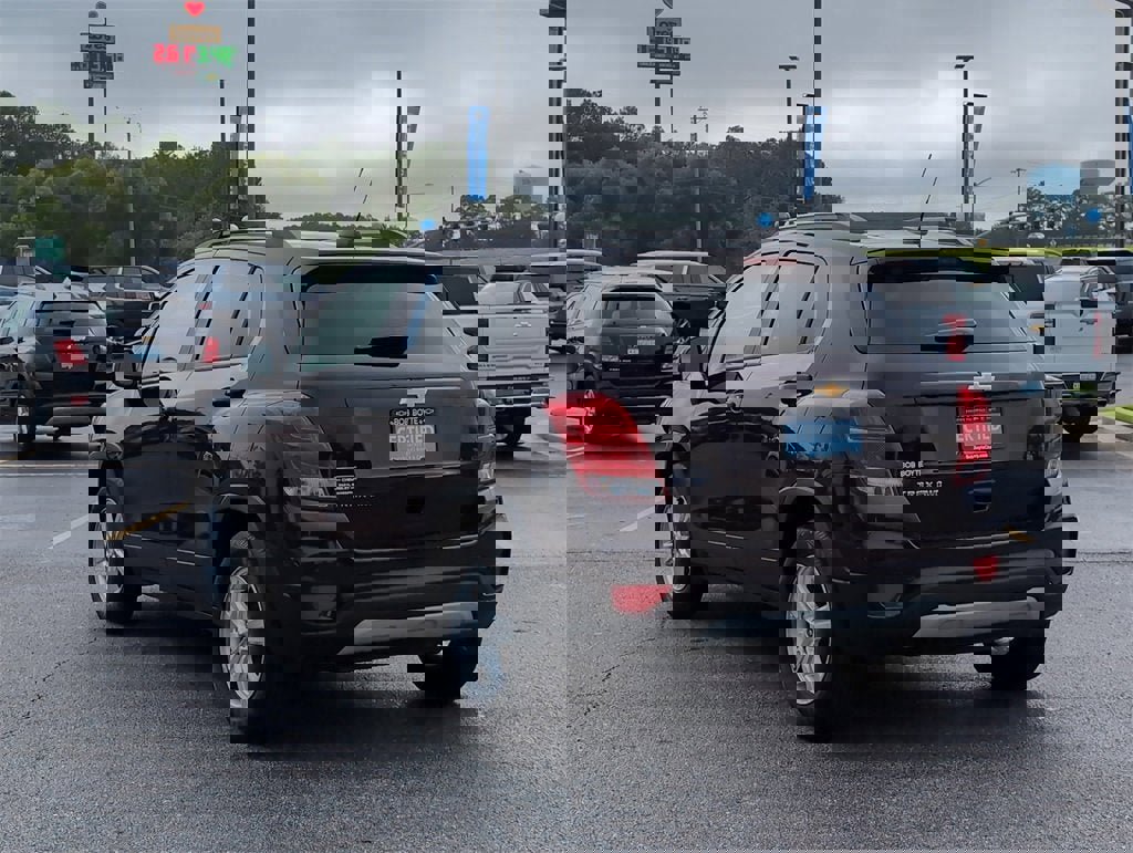 Certified 2022 Chevrolet Trax LT w/ LT Convenience Package image 5