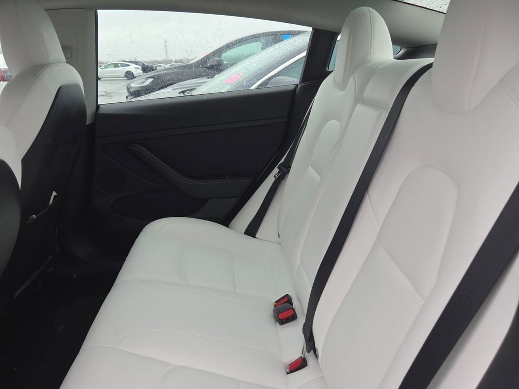 Used 2023 Tesla Model 3 Standard Range image 4