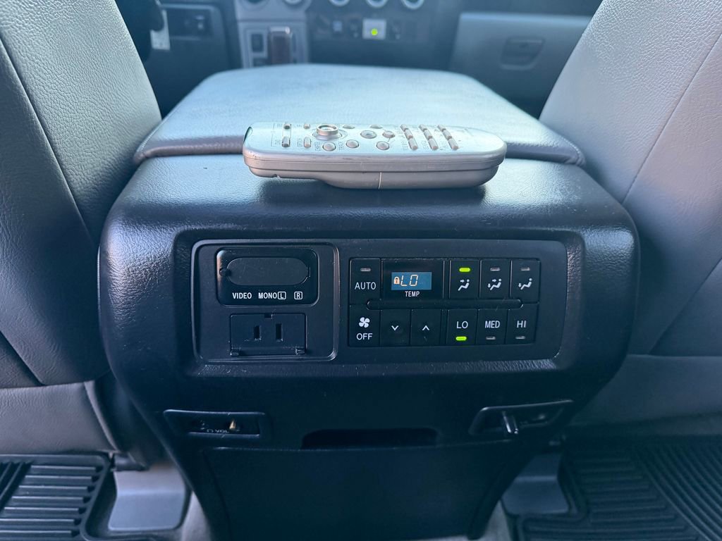 Used 2011 Toyota Sequoia Platinum image 26