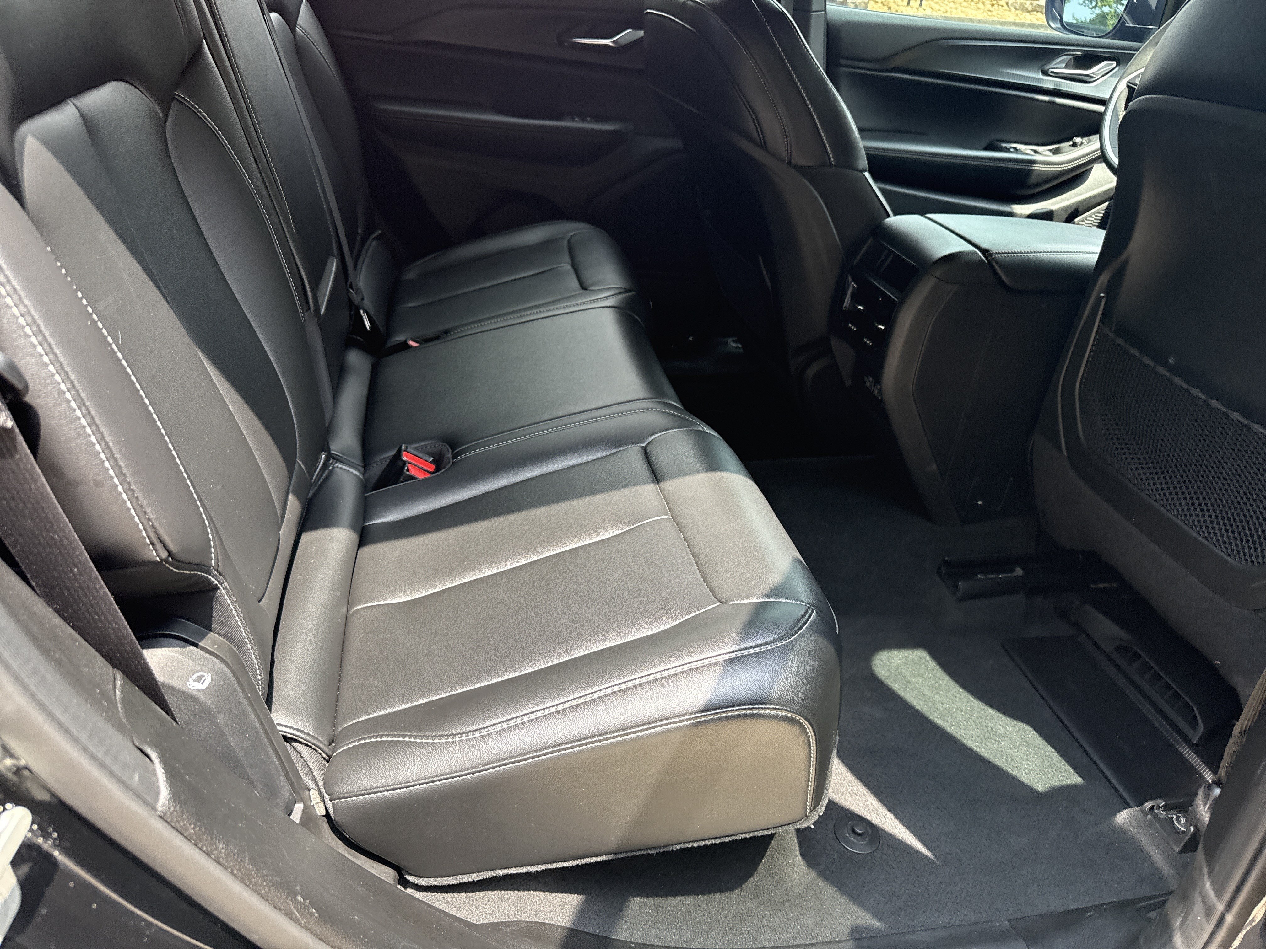 Used 2024 Jeep Grand Cherokee Laredo X AWD/4WD image 15