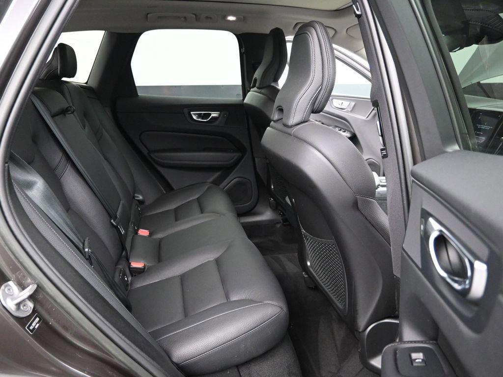 Certified 2023 Volvo XC60 B5 Plus w/ Protection Package Premier image 17