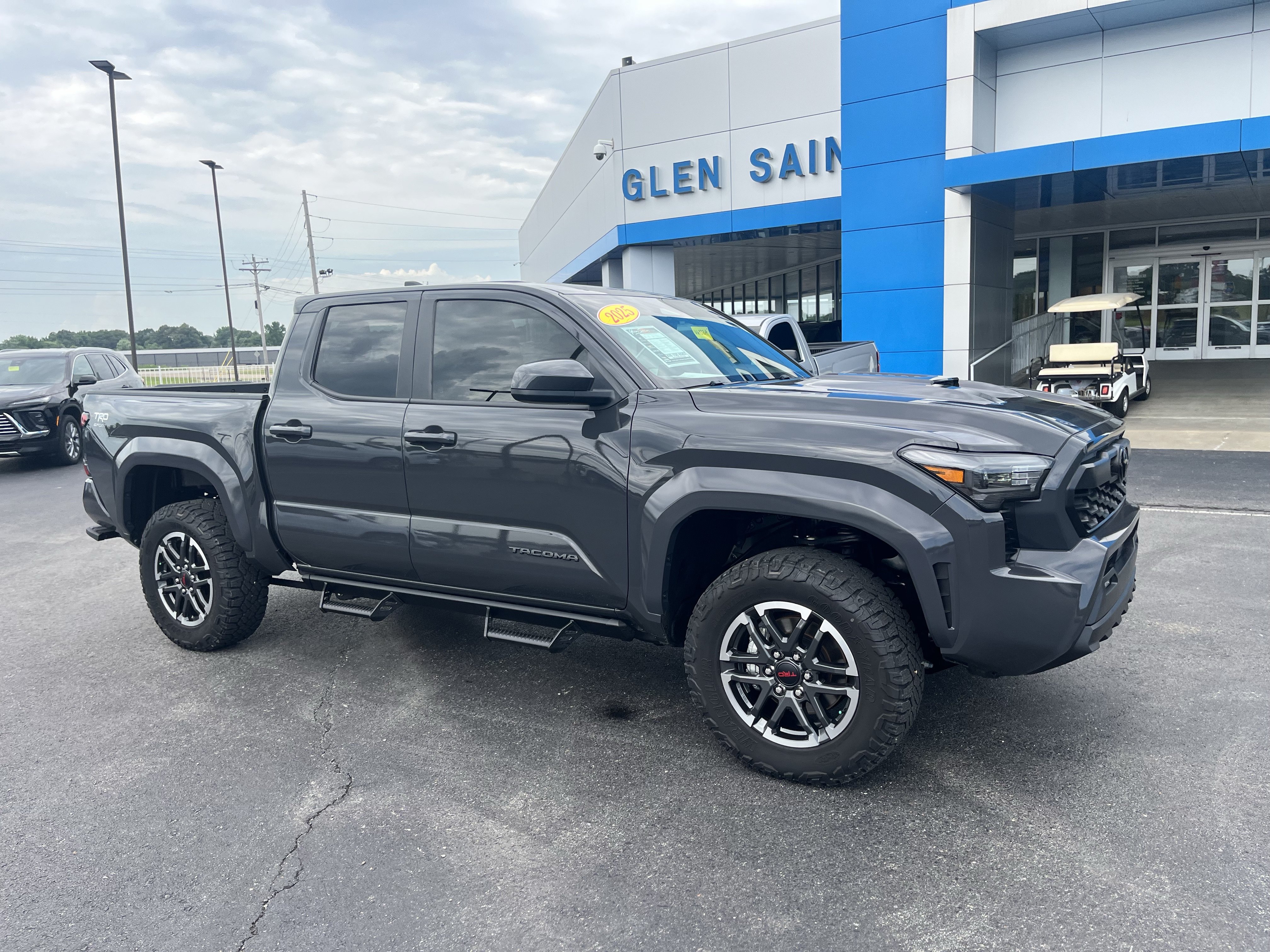 Used 2025 Toyota Tacoma TRD Sport AWD/4WD image 9
