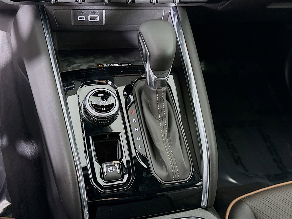 Used 2024 GMC Canyon AT4 w/ AT4 Premium Package image 10