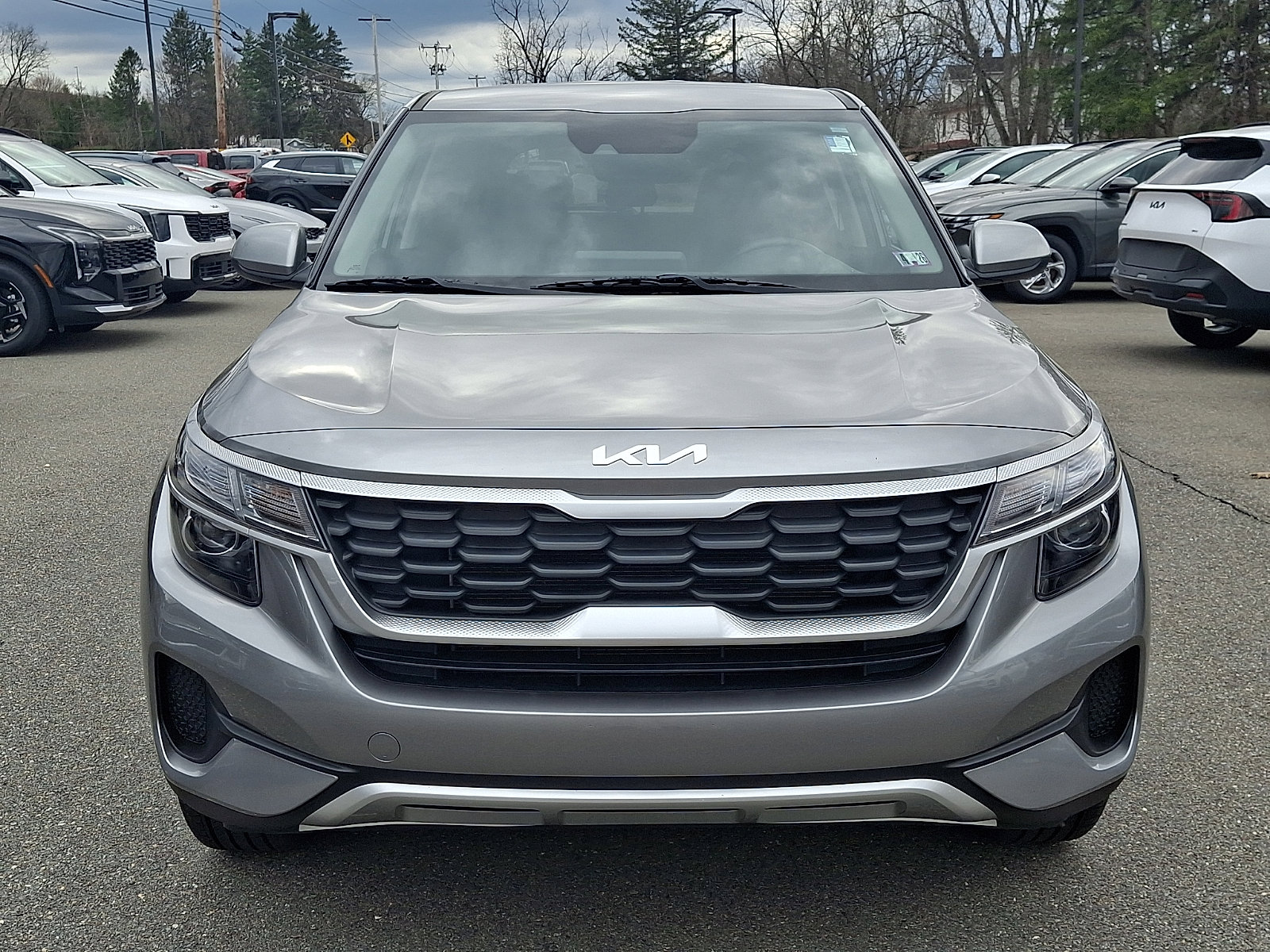 Used 2023 Kia Seltos LX image 2