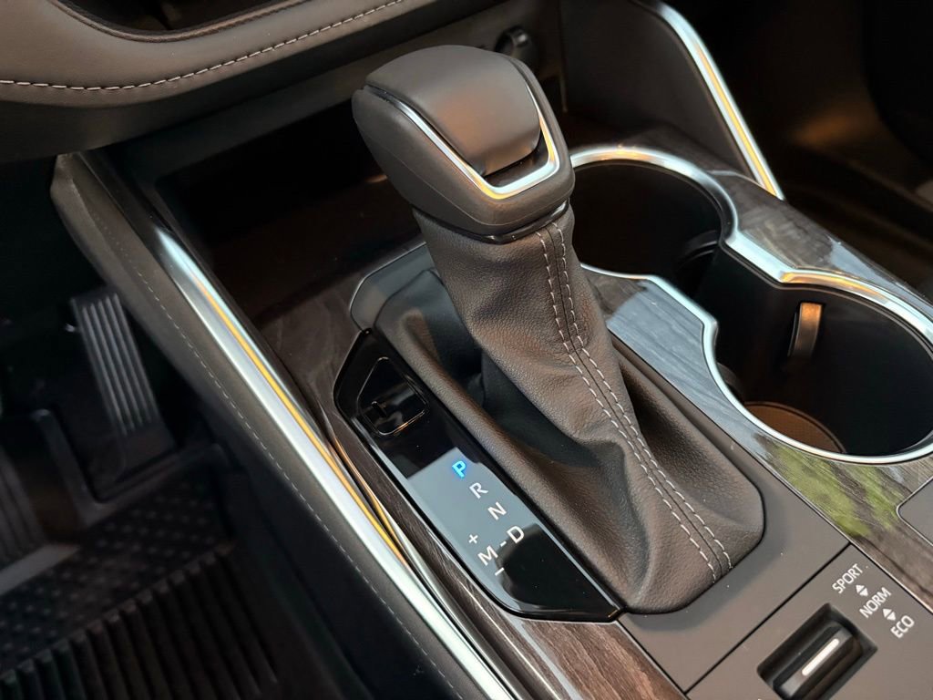 Used 2026 Toyota Highlander Limited image 17