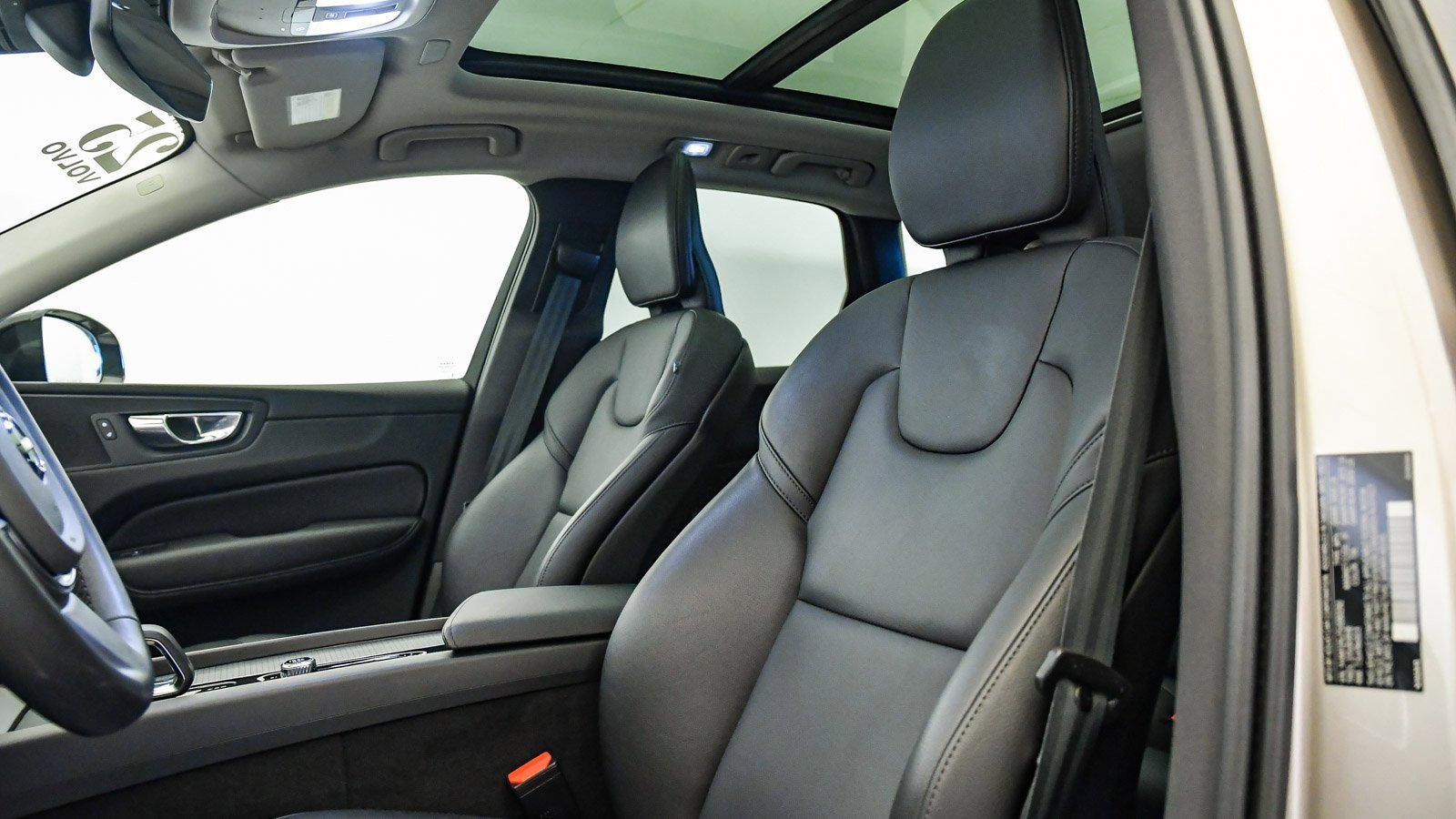 Certified 2025 Volvo XC60 B5 Core image 19