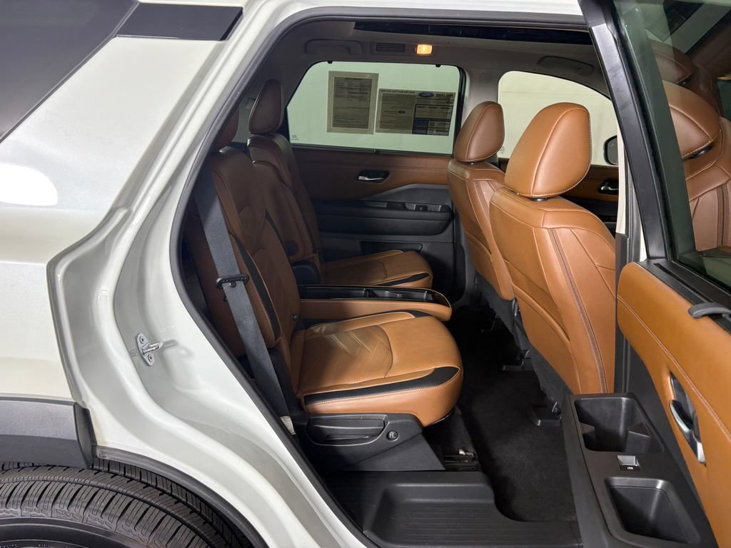 Used 2023 Nissan Pathfinder Platinum AWD/4WD image 38