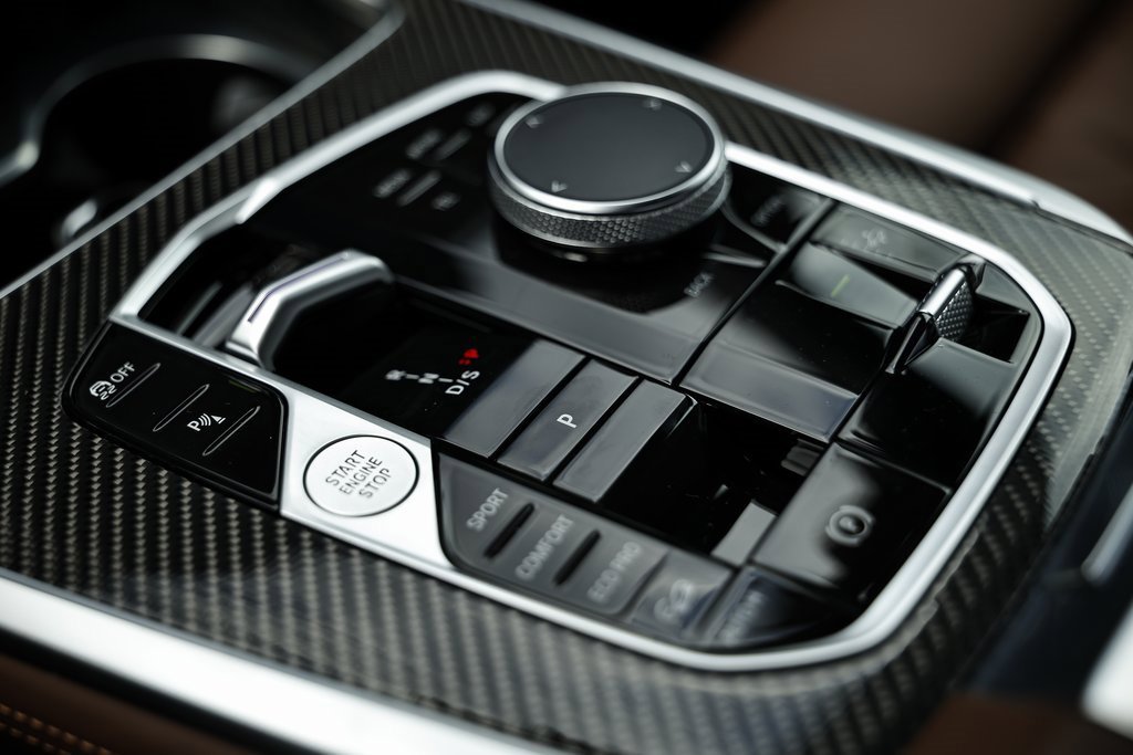 New 2026 BMW X7 M60i w/ M Sport Professional Package image 39