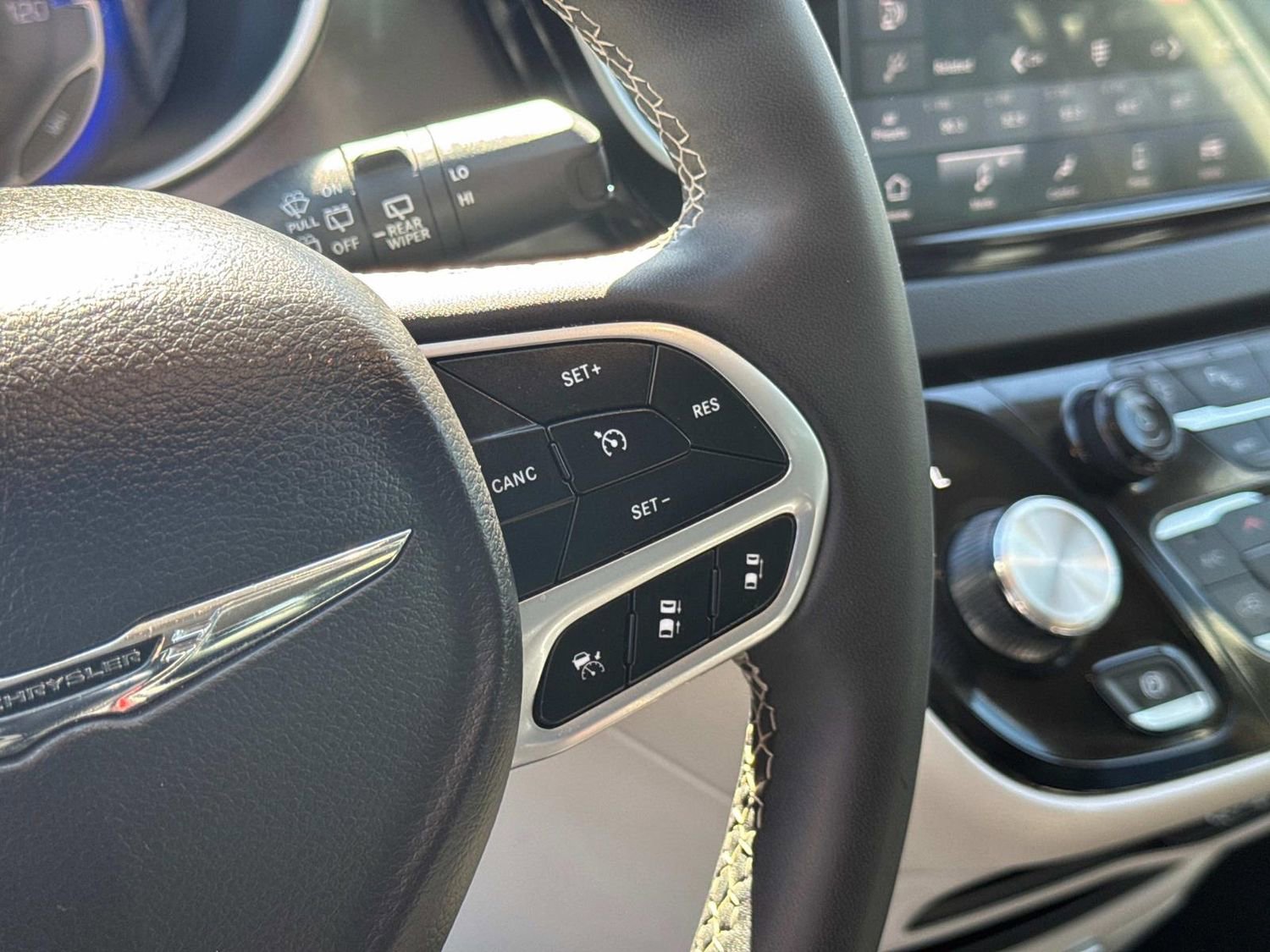 Used 2024 Chrysler Pacifica Touring-L image 34