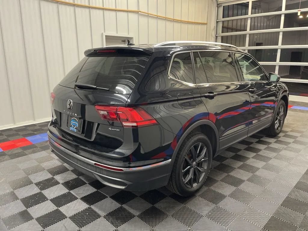 Used 2023 Volkswagen Tiguan SE AWD/4WD image 3