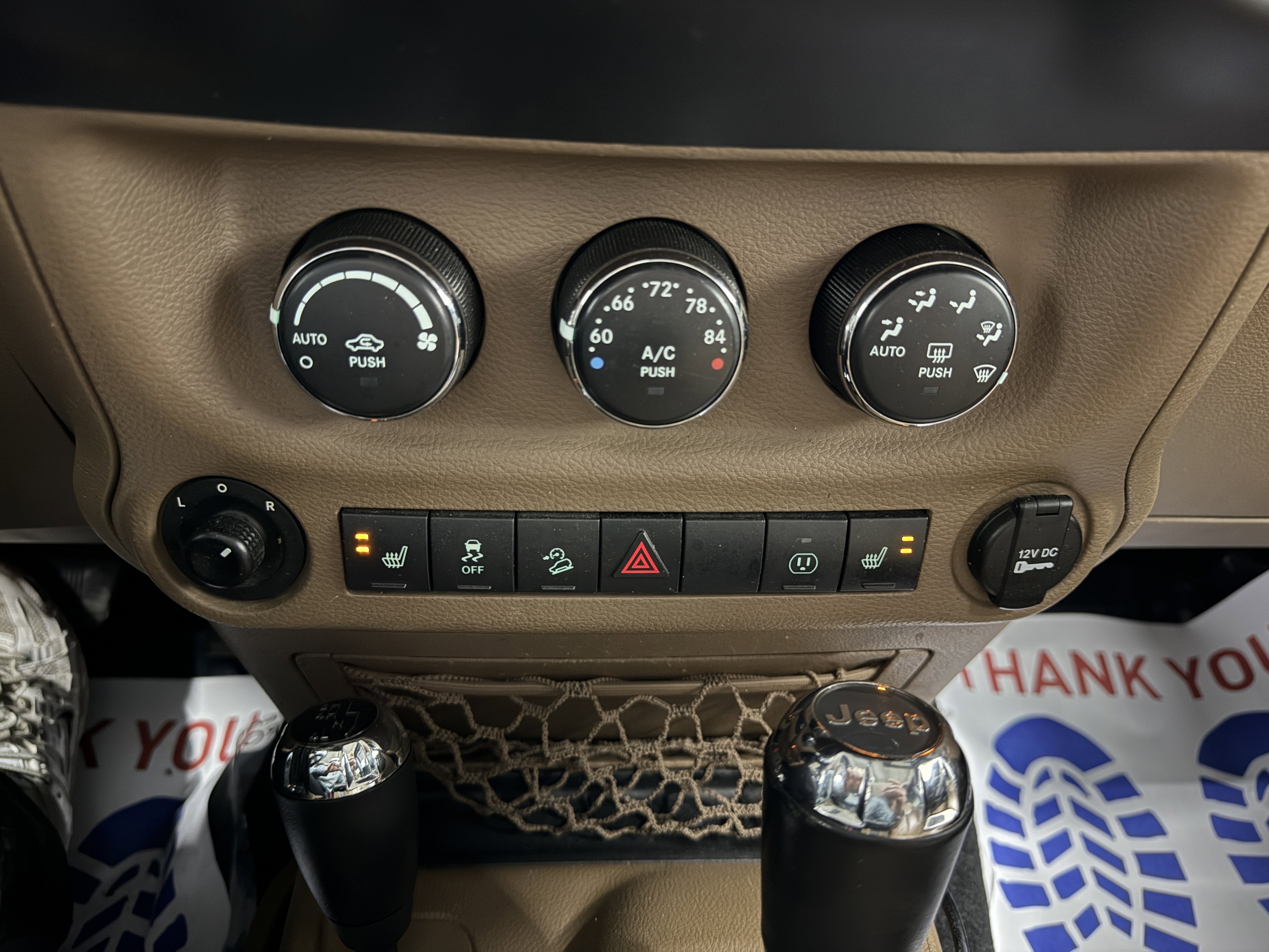 Used 2016 Jeep Wrangler Unlimited Sahara w/ Connectivity Group image 17