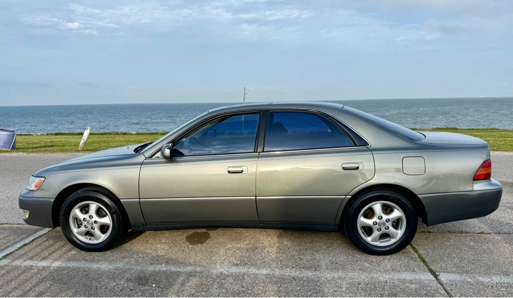 Used 1998 Lexus ES 330 FWD image 8