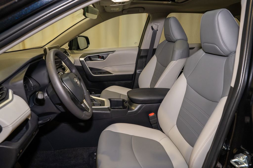 Used 2025 Toyota RAV4 XLE Premium image 12