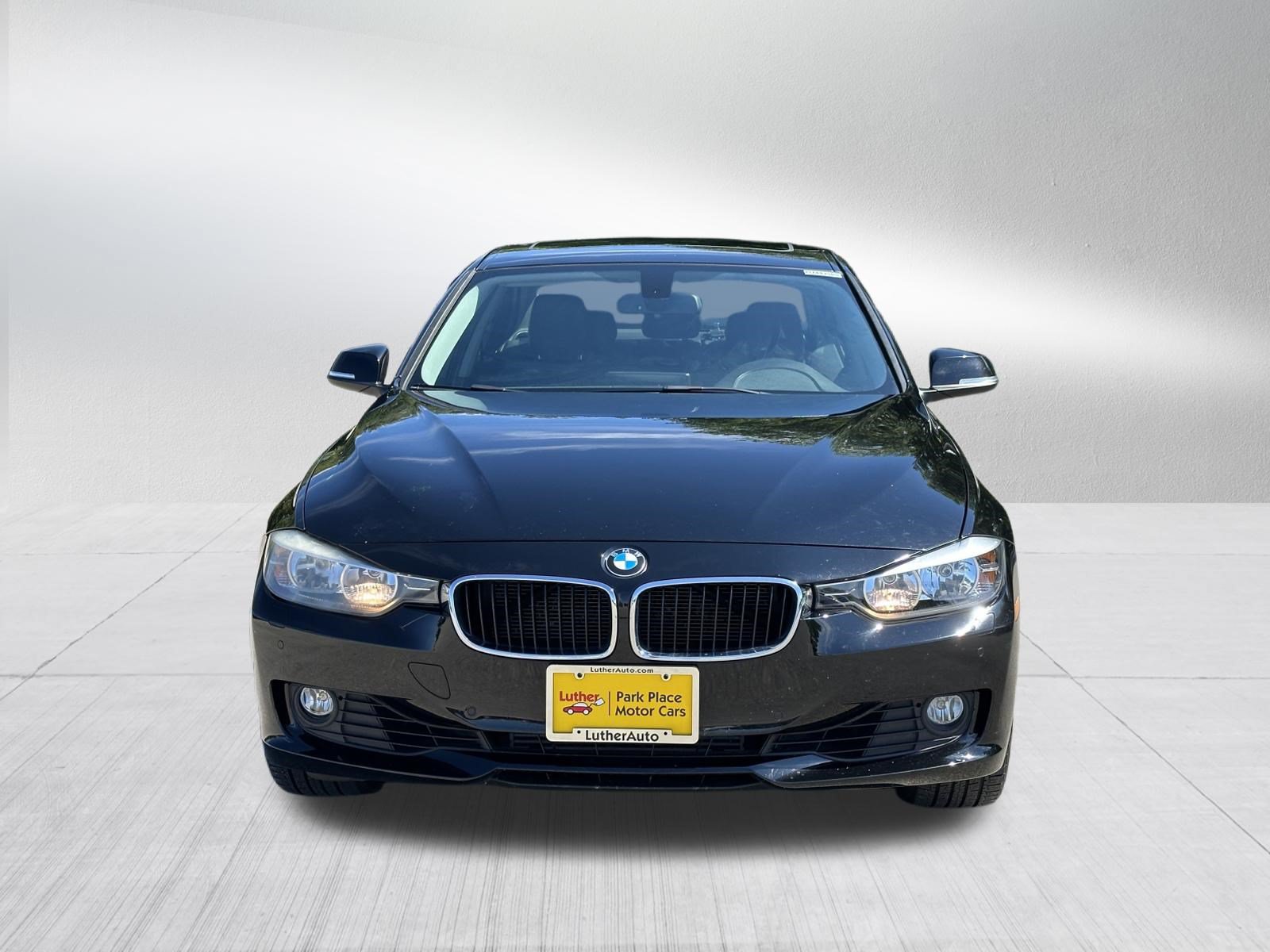 Used 2013 BMW 328i xDrive Sedan AWD/4WD image 2