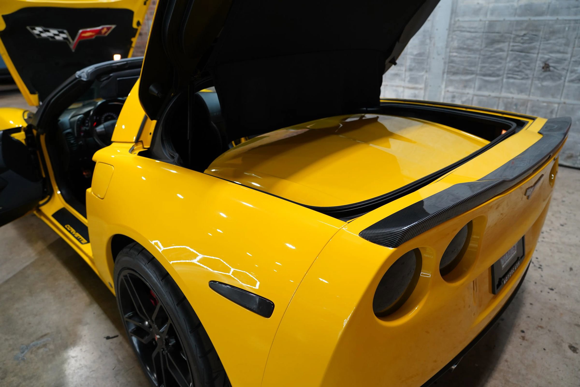 Used 2006 Chevrolet Corvette Coupe w/ Preferred Equipment Group image 37