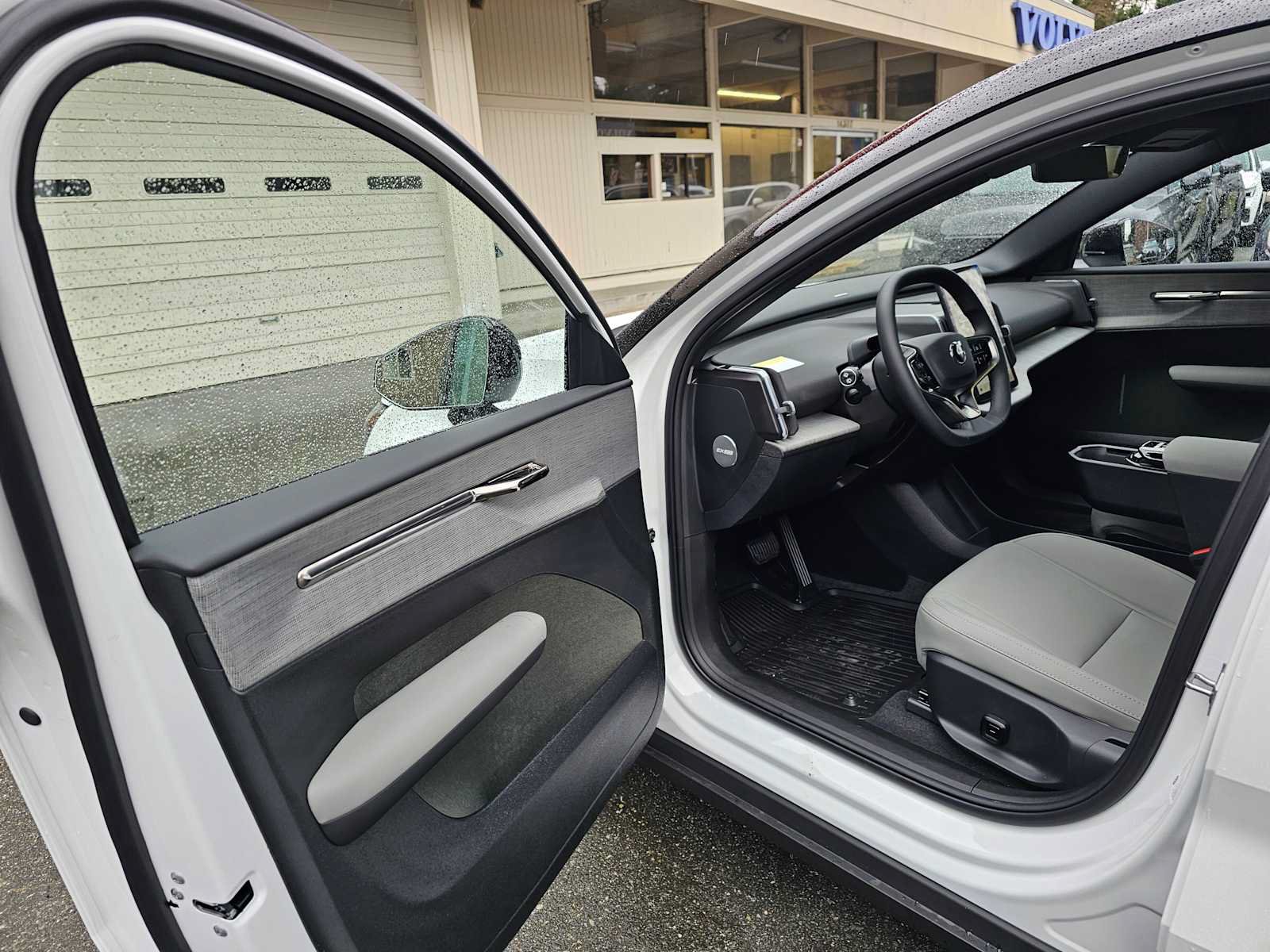 New 2026 Volvo EX30 Plus w/ Protection Package RWD image 22