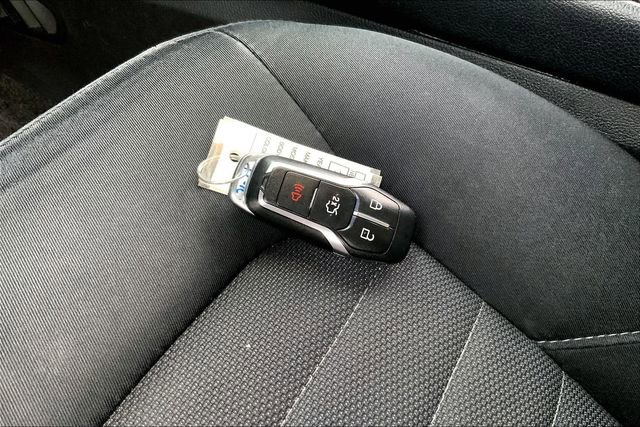 Used 2016 Ford Edge SE image 11