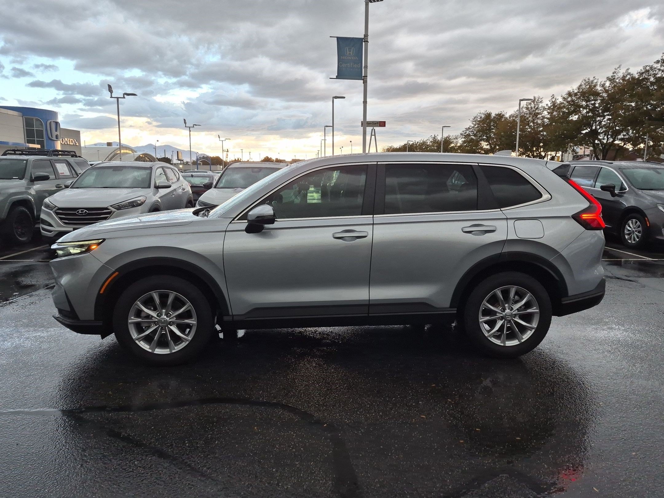 Used 2025 Honda CR-V EX-L image 9
