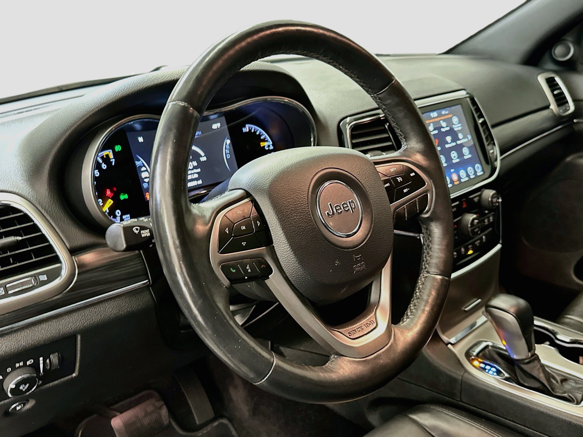 Used 2019 Jeep Grand Cherokee Limited AWD/4WD image 18
