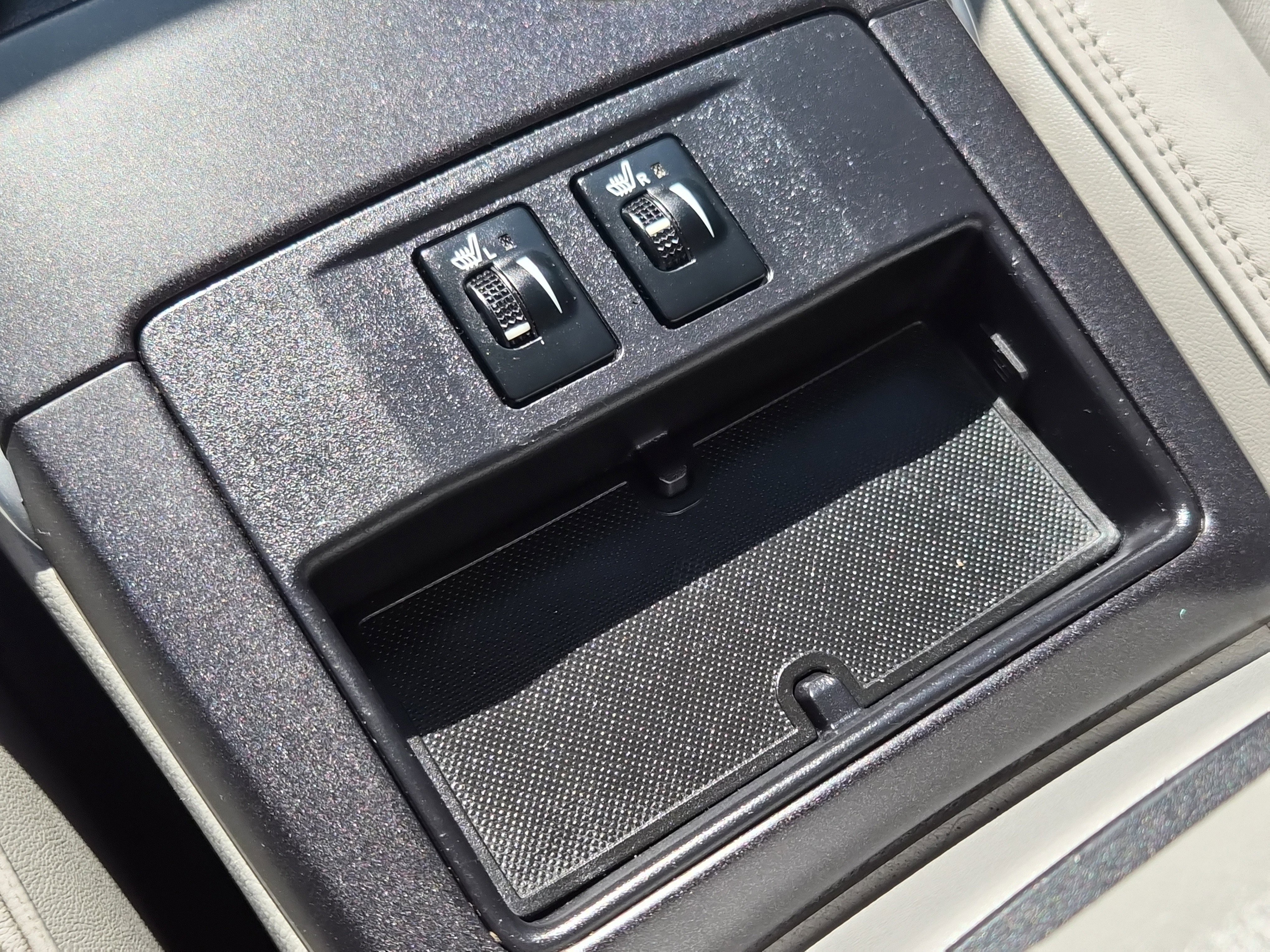 Used 2016 Toyota Camry XLE w/ Moonroof Package image 30