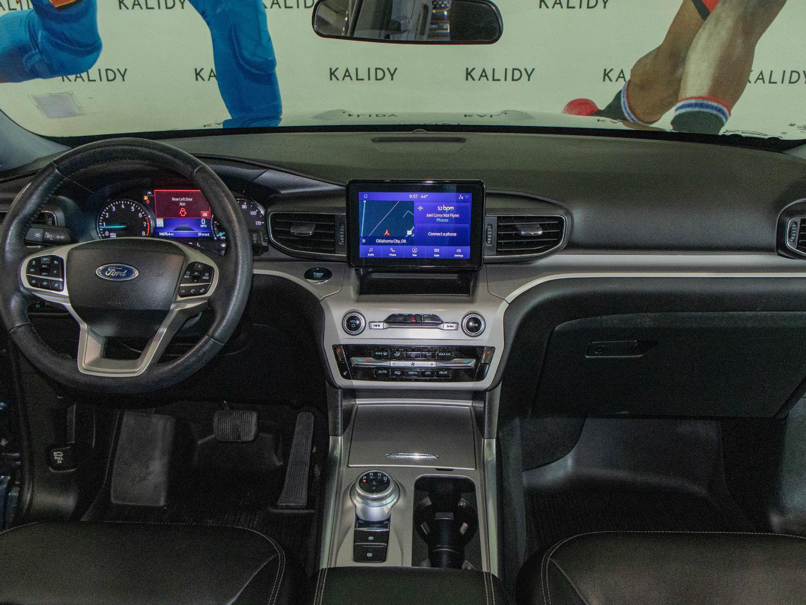 Used 2023 Ford Explorer XLT w/ Equipment Group 202A image 3