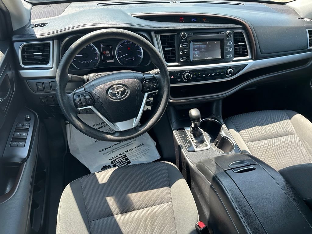 Used 2019 Toyota Highlander LE AWD/4WD image 23