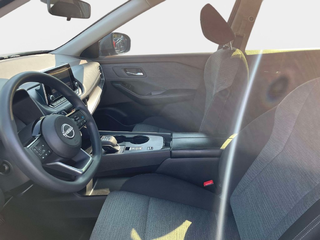 Used 2023 Nissan Rogue SV FWD image 22