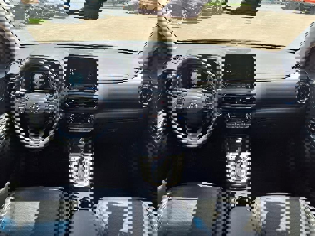 Used 2022 Hyundai Kona Limited w/ Winter Weather Package image 17