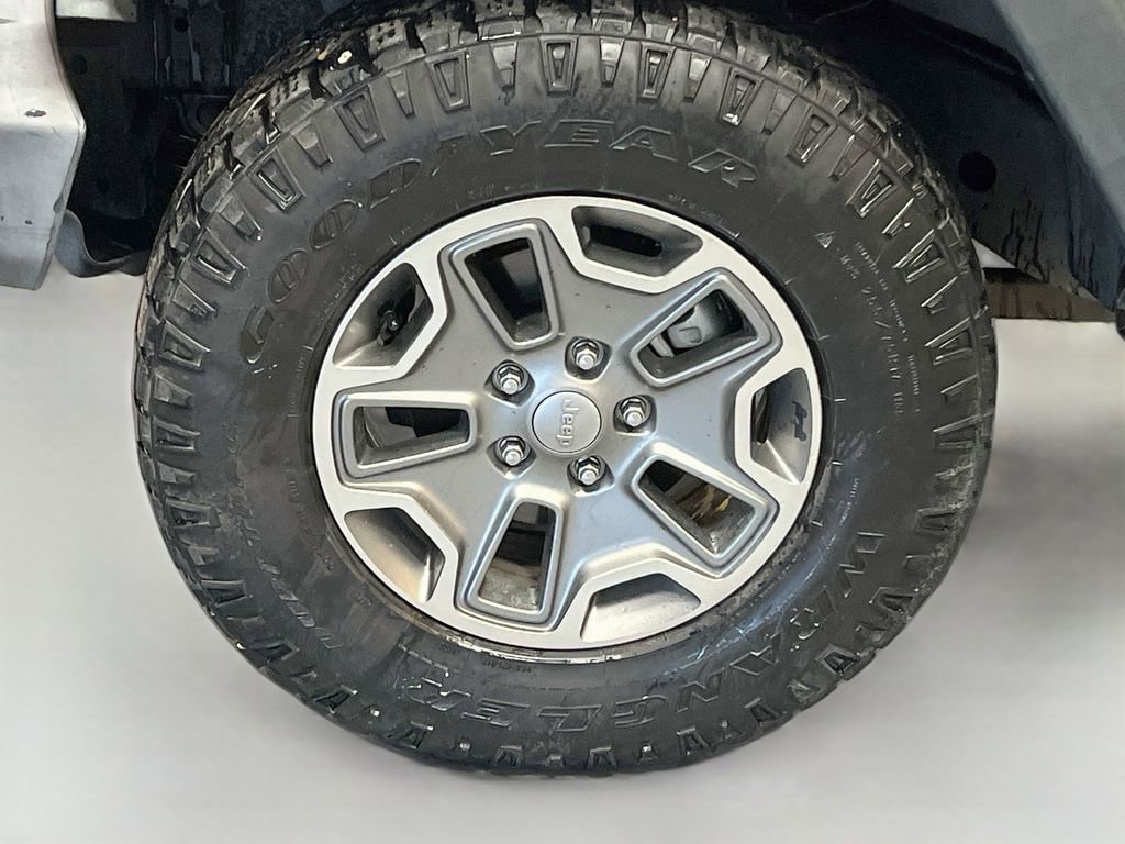 Used 2016 Jeep Wrangler Unlimited Rubicon w/ Connectivity Group AWD/4WD image 28