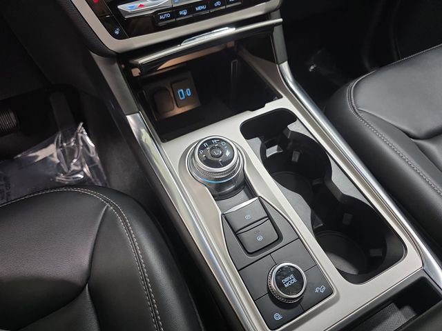 Used 2023 Ford Explorer XLT w/ Equipment Group 202A image 25