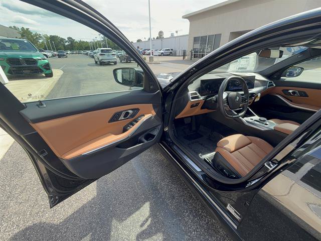 New 2025 BMW 330i xDrive Sedan w/ Convenience Package AWD/4WD image 31