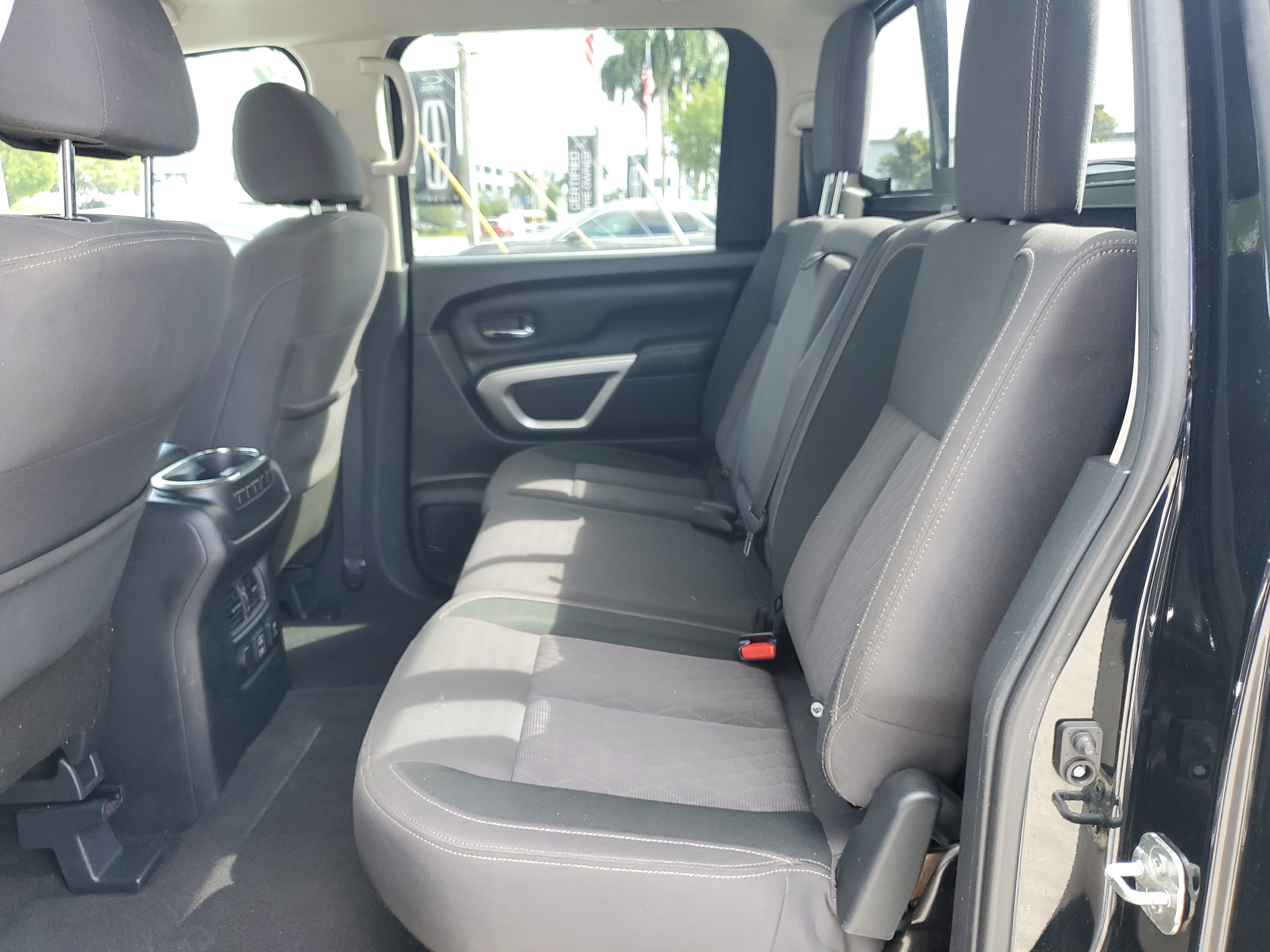 Used 2021 Nissan Titan SV w/ SV Convenience Package RWD image 9
