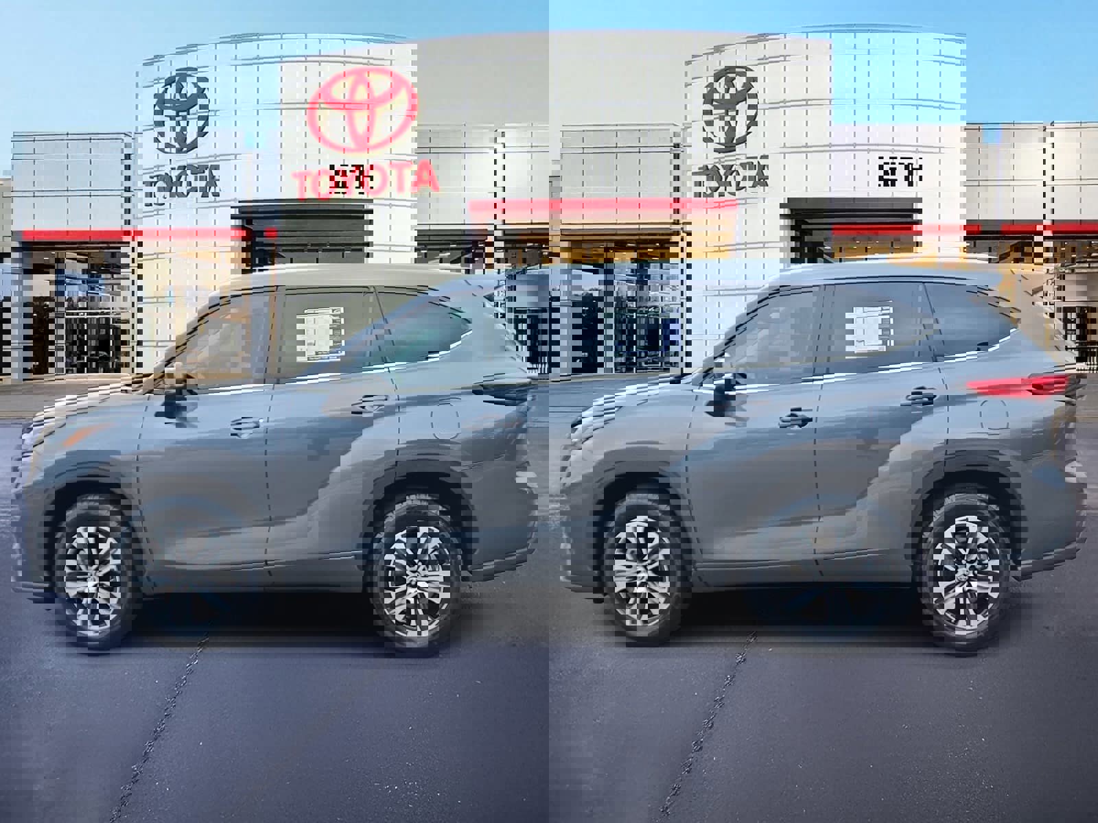 Certified 2023 Toyota Highlander XLE image 8