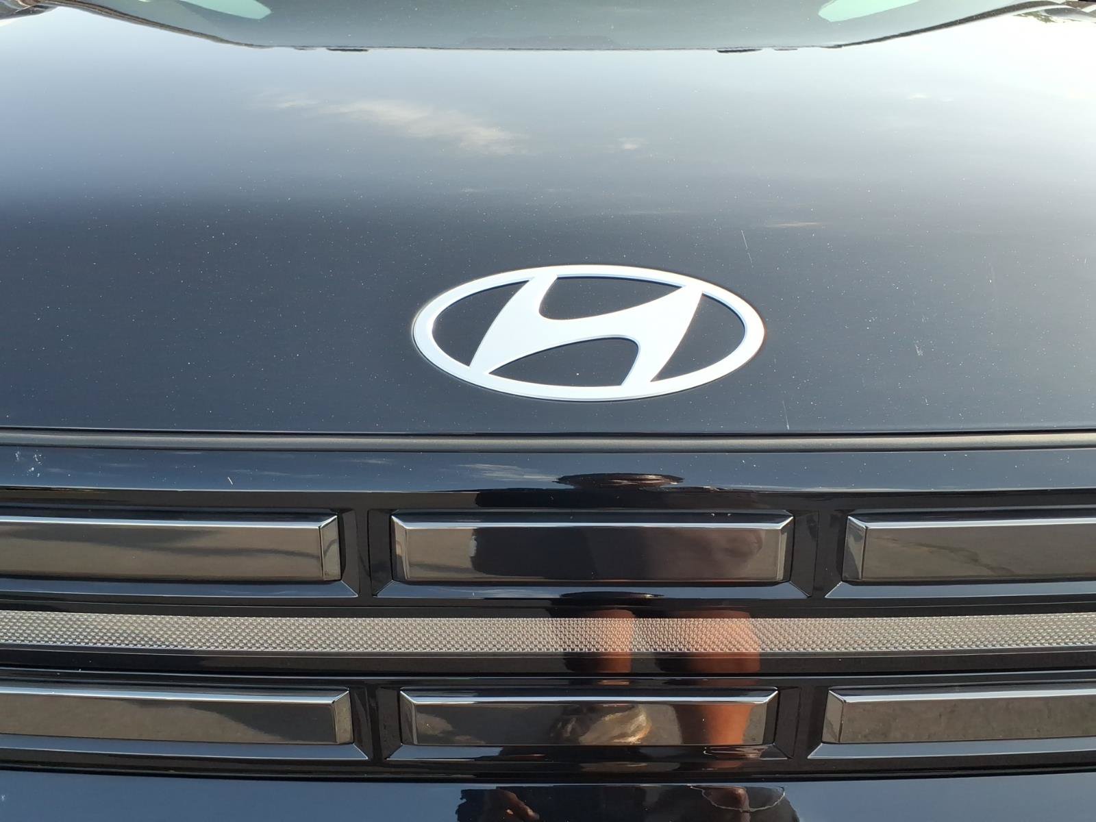 Certified 2025 Hyundai Santa Fe Limited AWD/4WD image 11