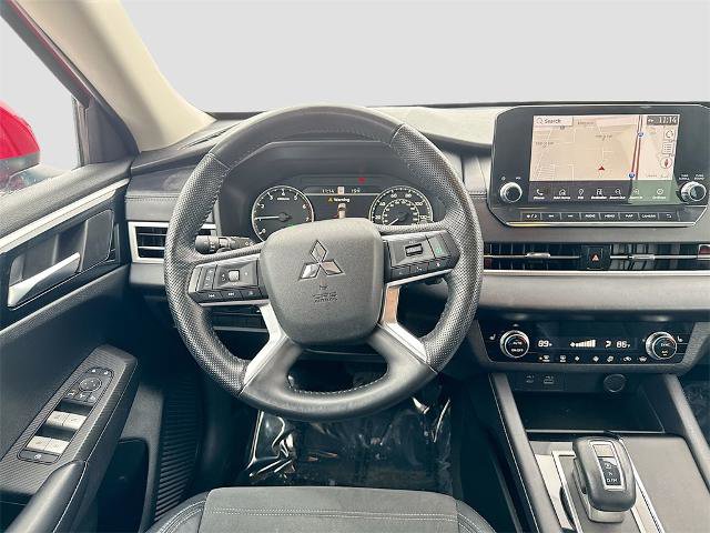 Used 2023 Mitsubishi Outlander SE image 19
