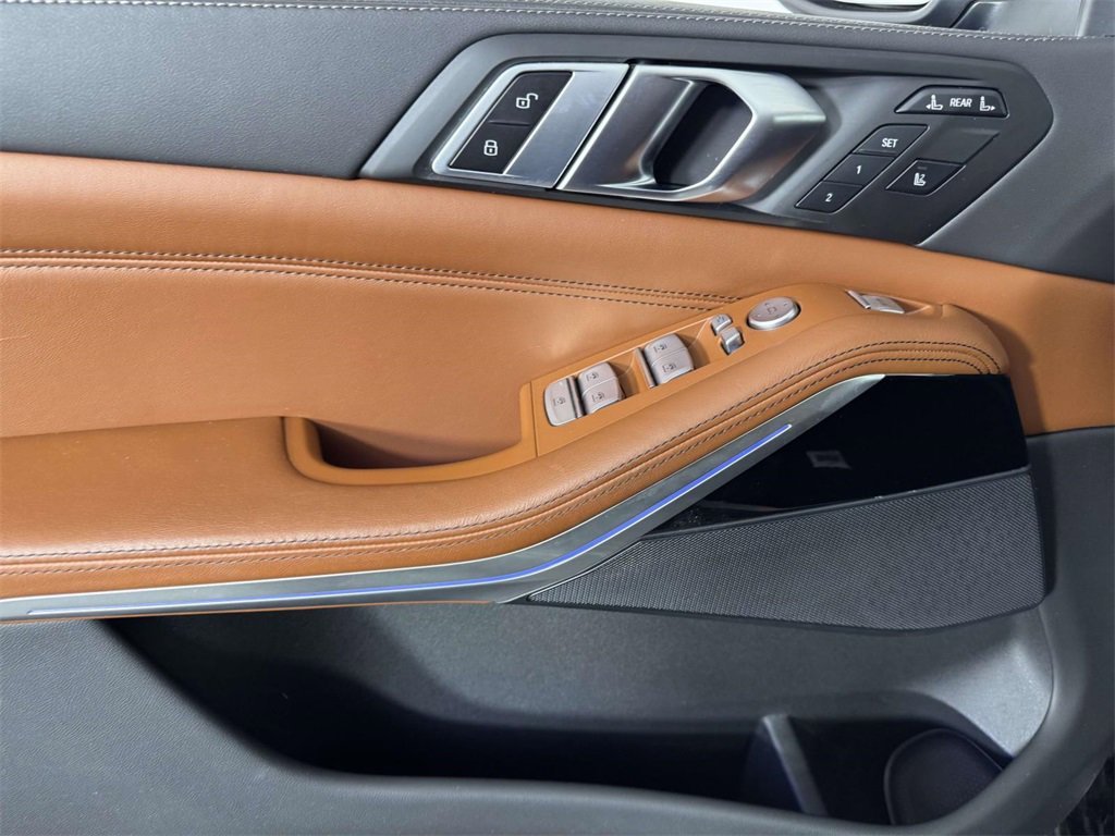 Used 2023 BMW X7 xDrive40i image 18