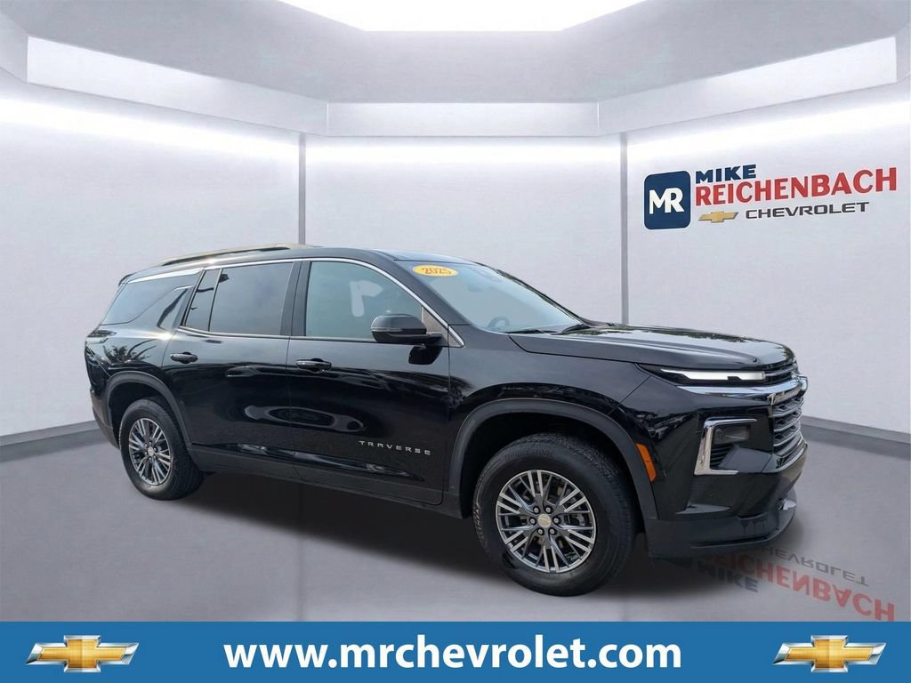Used 2025 Chevrolet Traverse LT