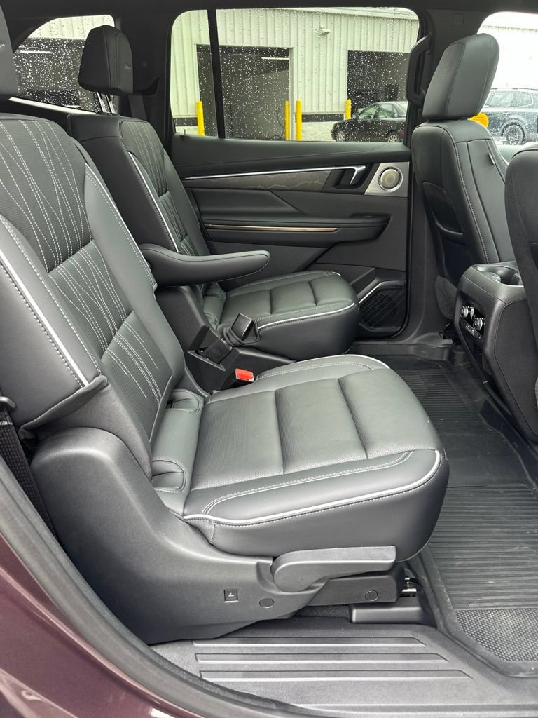 Used 2025 Buick Enclave Avenir w/ LPO, Floor Liner Package FWD image 11