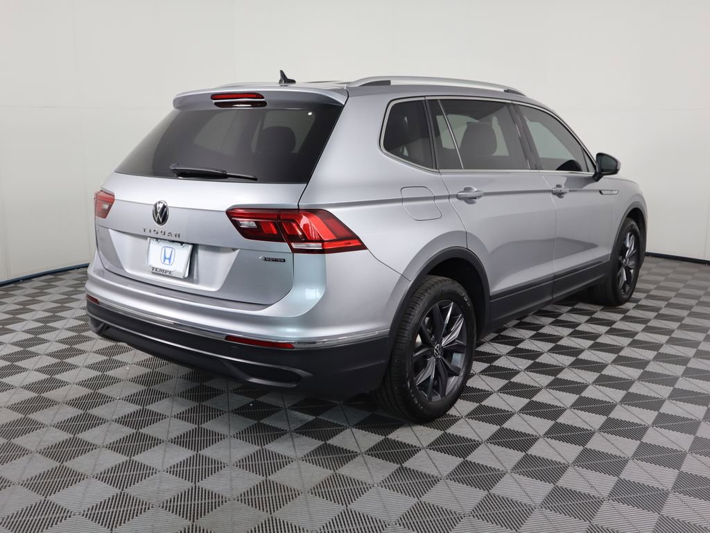Used 2022 Volkswagen Tiguan SE w/ Panoramic Sunroof Package image 5
