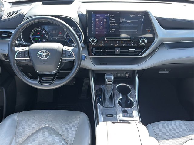 Used 2021 Toyota Highlander Platinum image 18