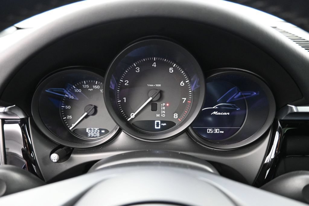 Certified 2024 Porsche Macan AWD/4WD image 12
